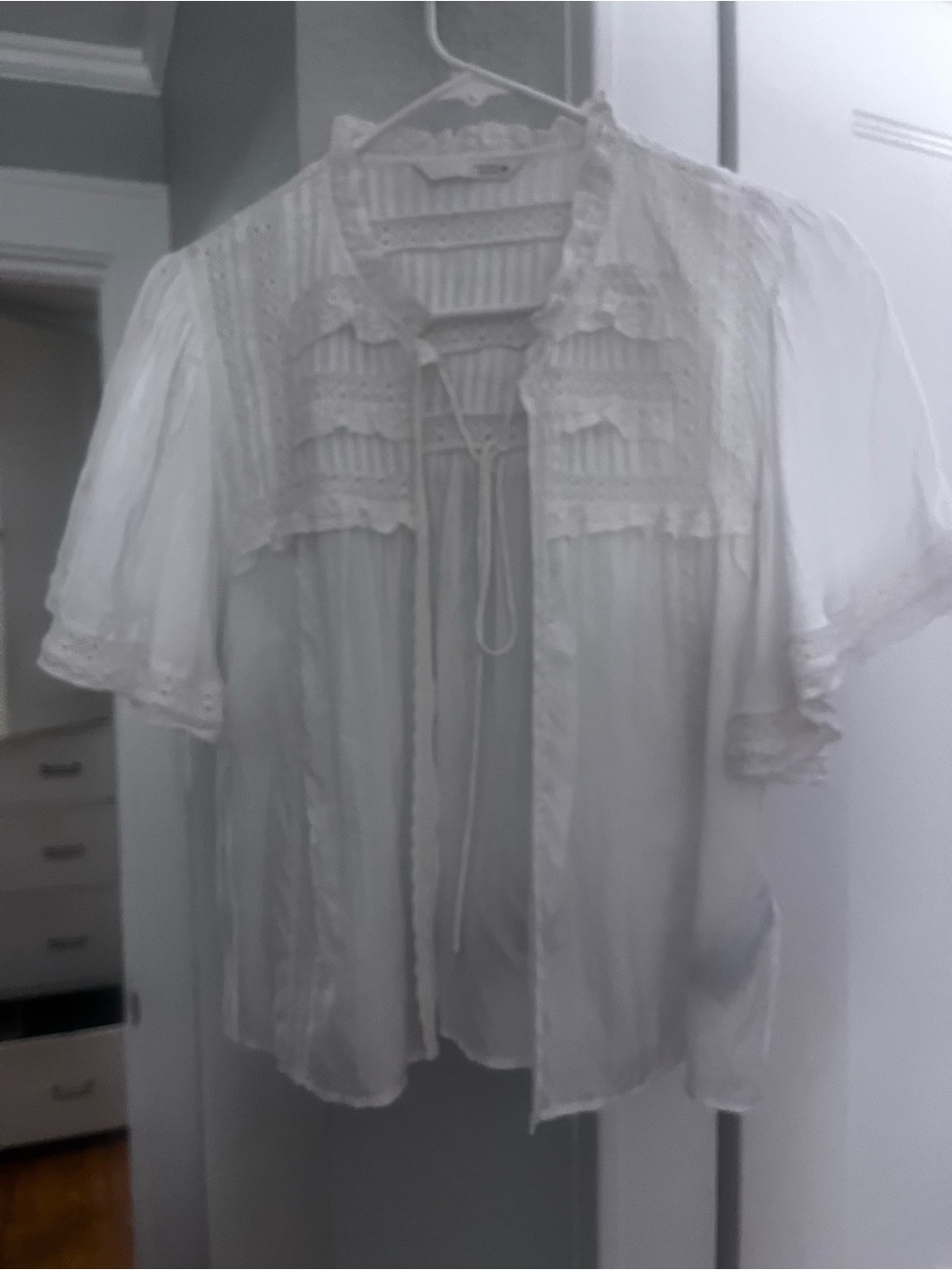 Zara white flutter sleeved tie blouse